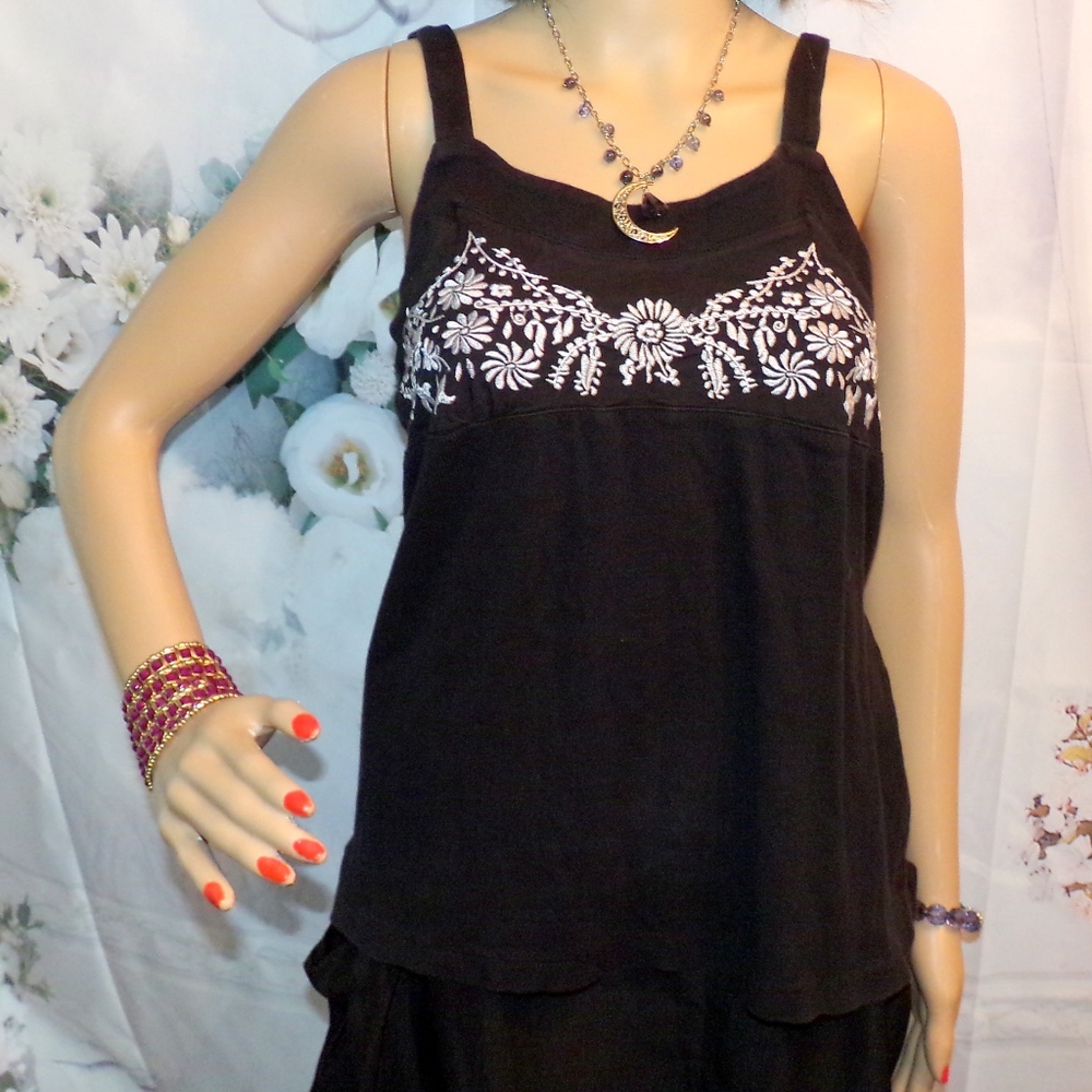 Cute Embroidered Top Fashion top by Kenar Size M